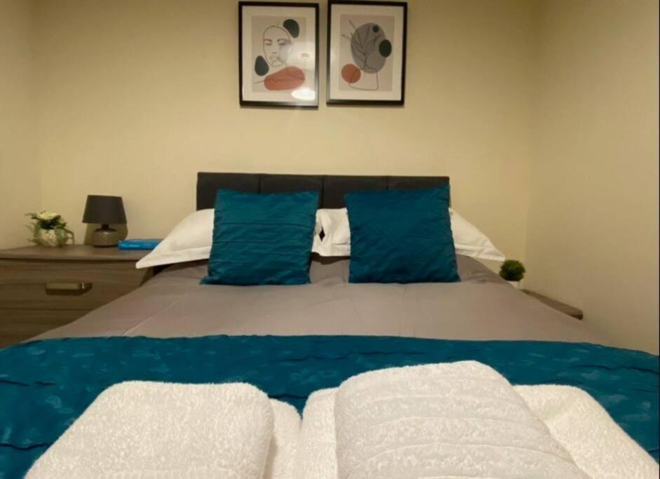 No25-Luxe Living Guest House- 2 Bed-Wifi-Free Parking-City- Beach Swansea Exterior photo